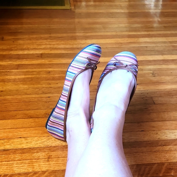 Cute flats that go with everything - Picture 4 of 4